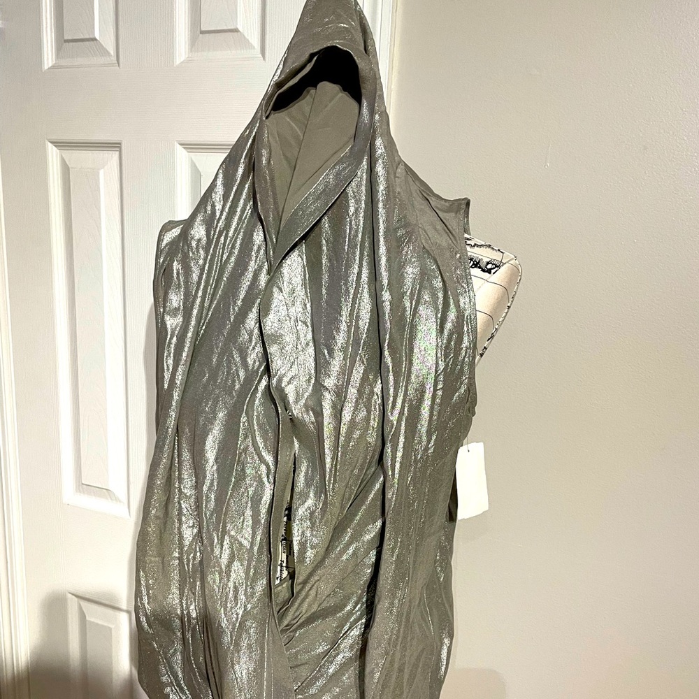 NWOT Parker Silk Pewter Chrome Shimmer metallic Avant-garde silver vest blouse M